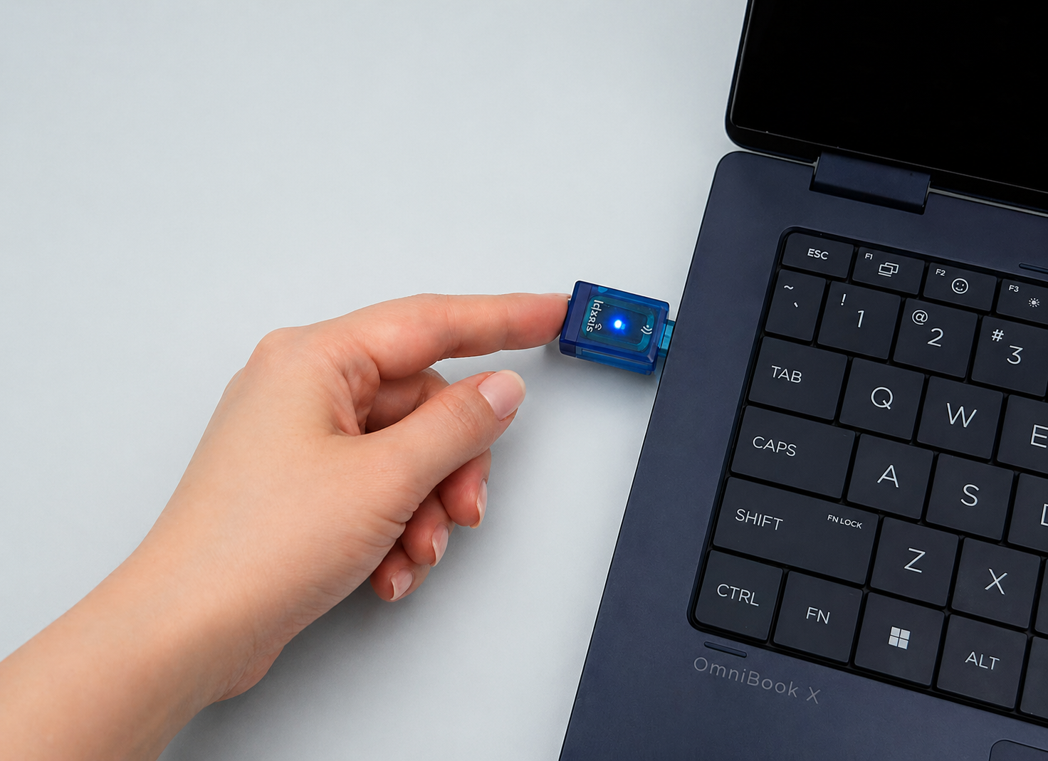 Idaxis SecureWave plugged into laptop USB-C port